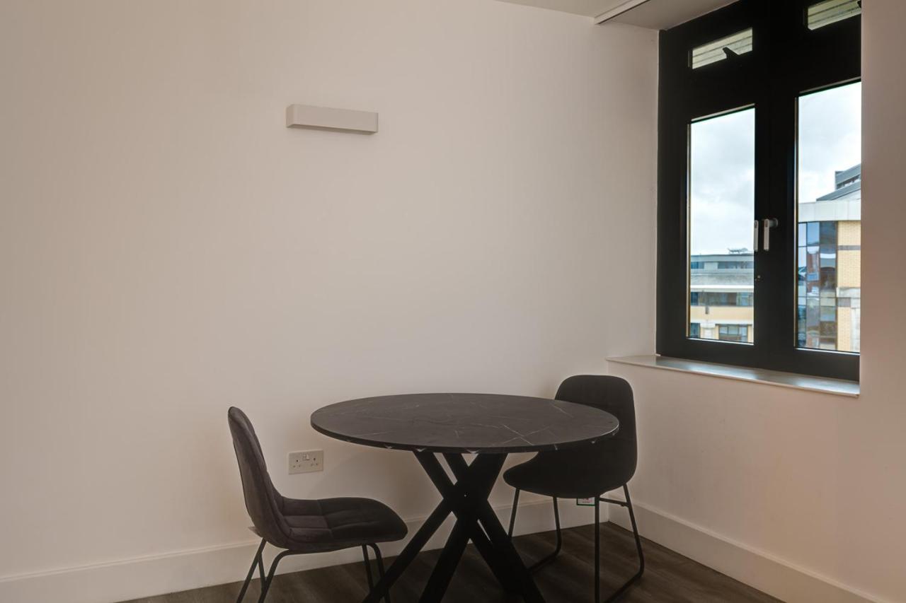 Charles Hope London Brentford Apartment ภายนอก รูปภาพ